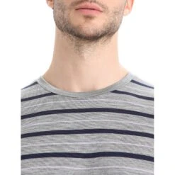 Icebreaker Wave T-Shirt Heren - Metro Hthr/Midnight Navy/Stripe -Icebreaker icebreaker mens wave short sleeve tee metro hthr midnight navy stripe 6 1383390