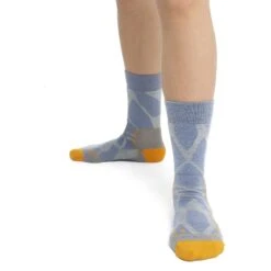 Icebreaker Hike+ Medium Crew Fractured Landscapes Sokken Dames - Ether/Kyanite/Solar -Icebreaker icebreaker womens hike plus medium crew socks fractured landscapes ether kyanite solar model 3 1498752