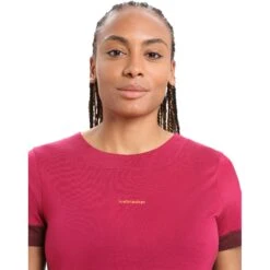 Icebreaker ZoneKnit™ Slit Back T-Shirt Dames - Cherry/Espresso -Icebreaker icebreaker womens zoneknit slit back short sleeve tee cherry espresso 4 1558269